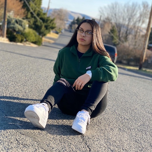 Meet your Posher, Celi - Picture 1 of 1